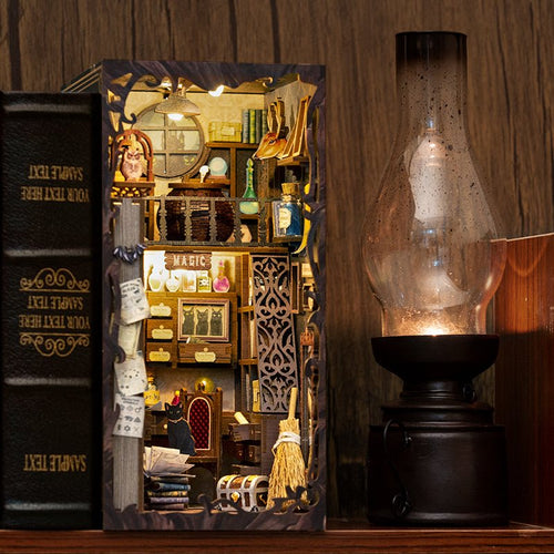 Book Nook DIY - kit: Magic Pharmacist - The Warm Workshop